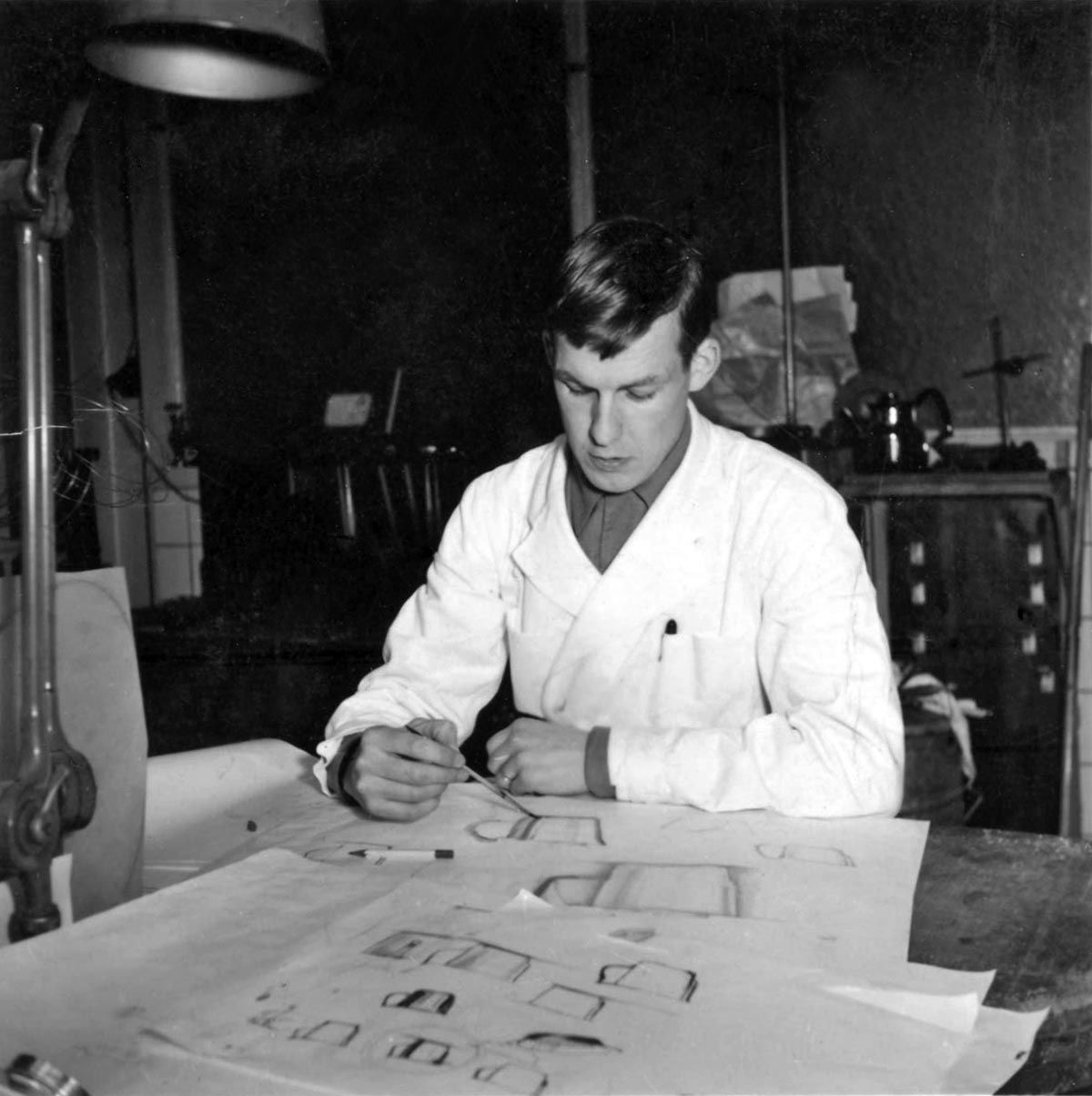 Gunnar Cyrén i arbete på Hallbergs 1957