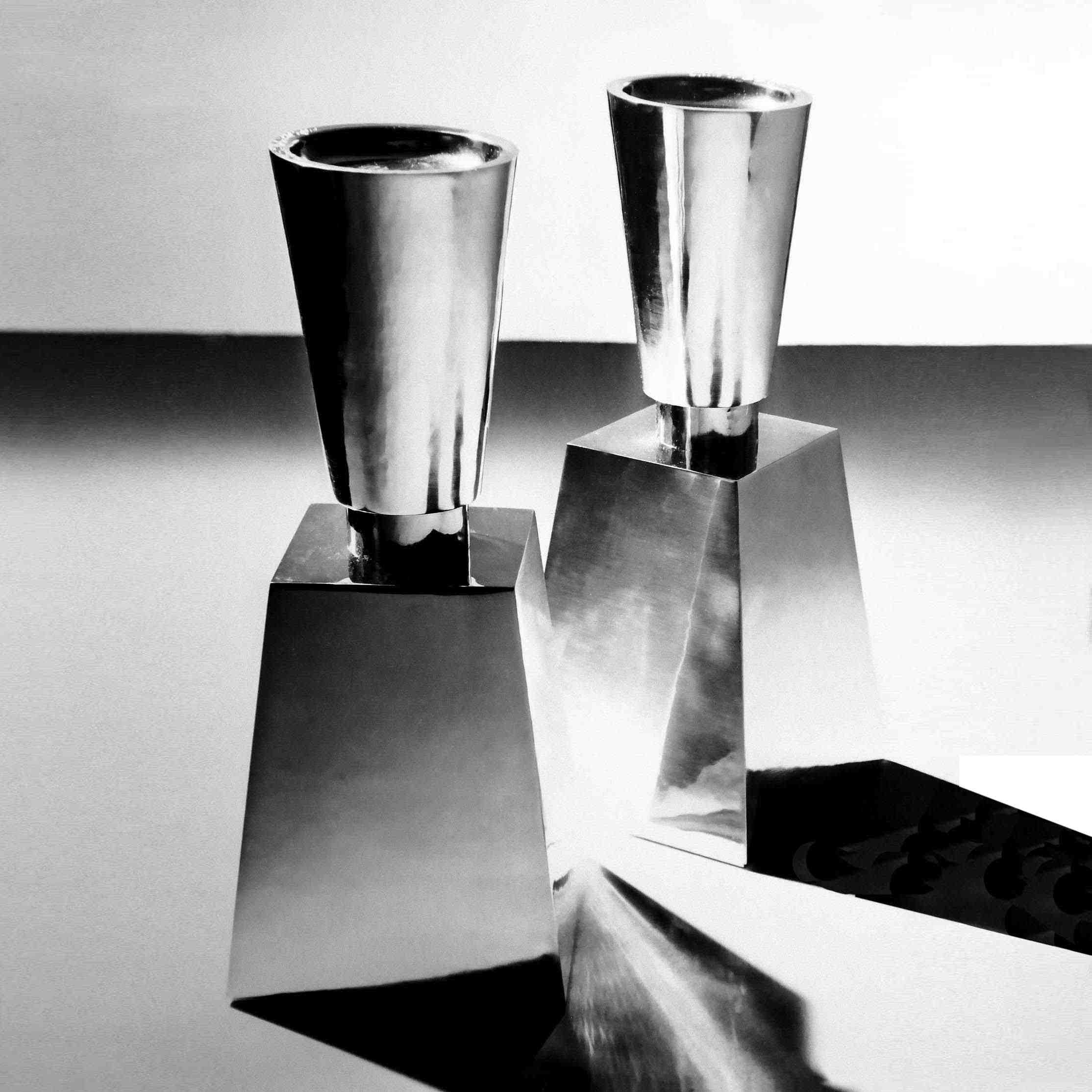 Almtuna Kyrka, ljusstakar i drivet silver, 1958