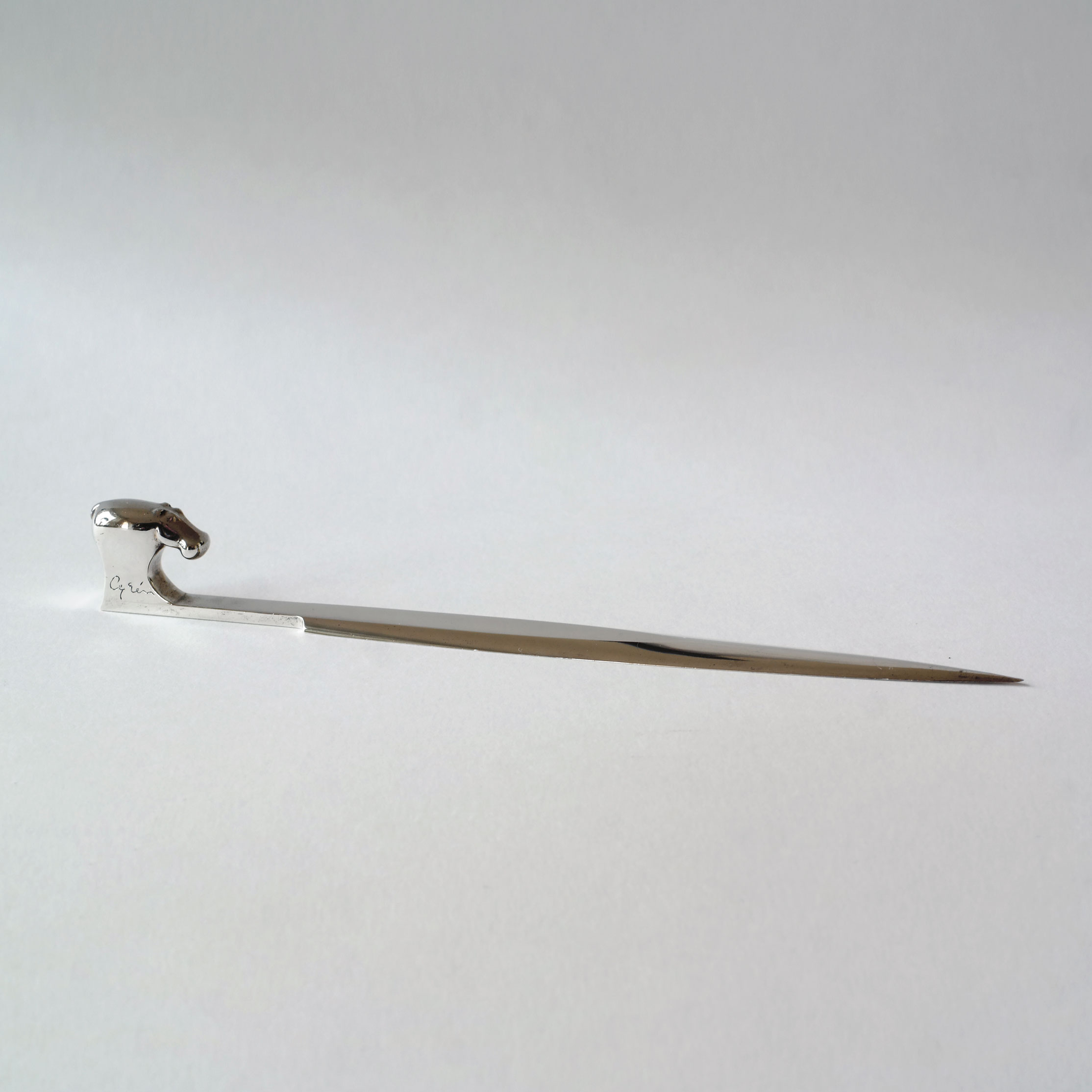 Brevkniv i silver med flodhäst. 80-talets senare hälft. signerad, ej stämplad/daterad
