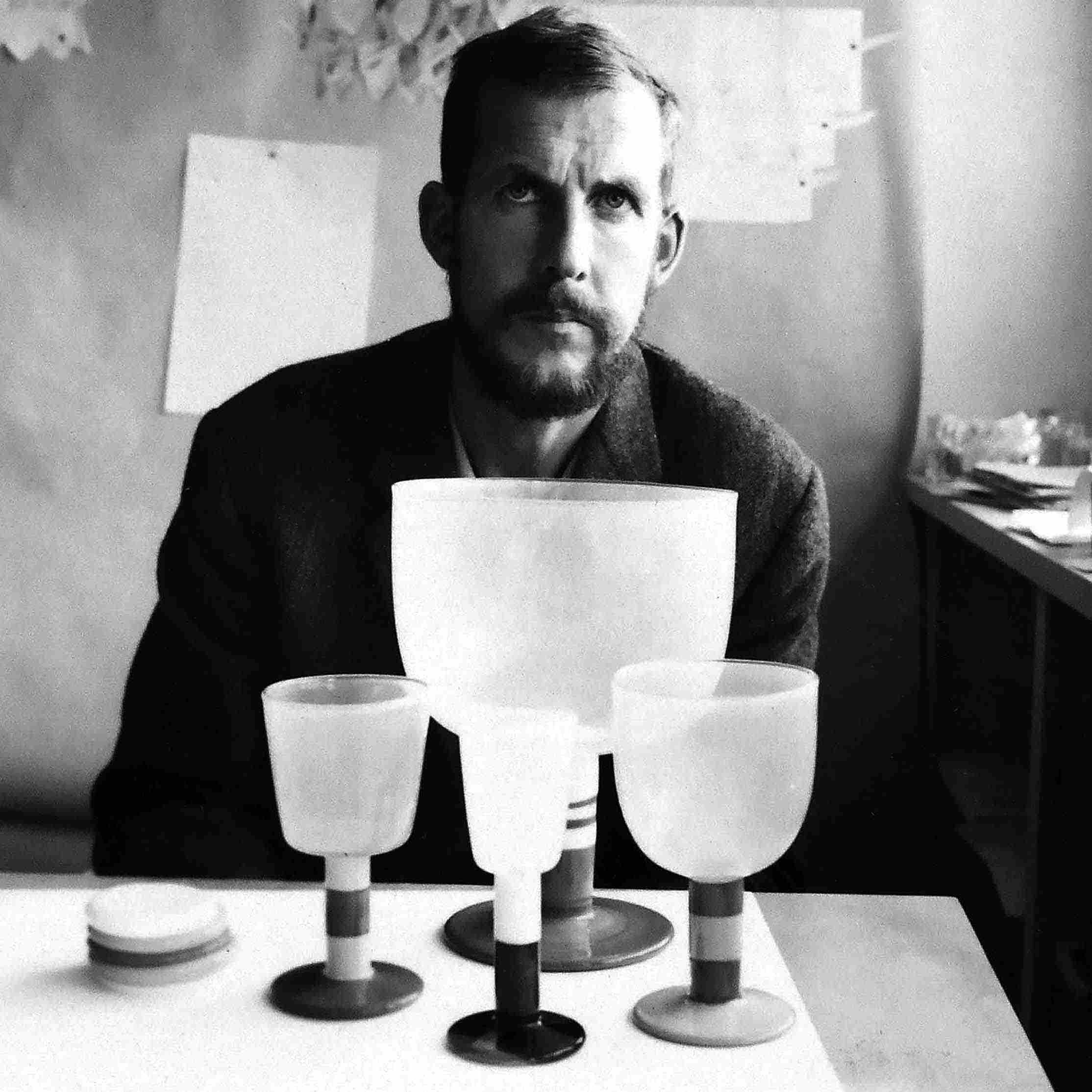 Porträtt Gunnar Cyrén med popglas. Foto: John Selbing