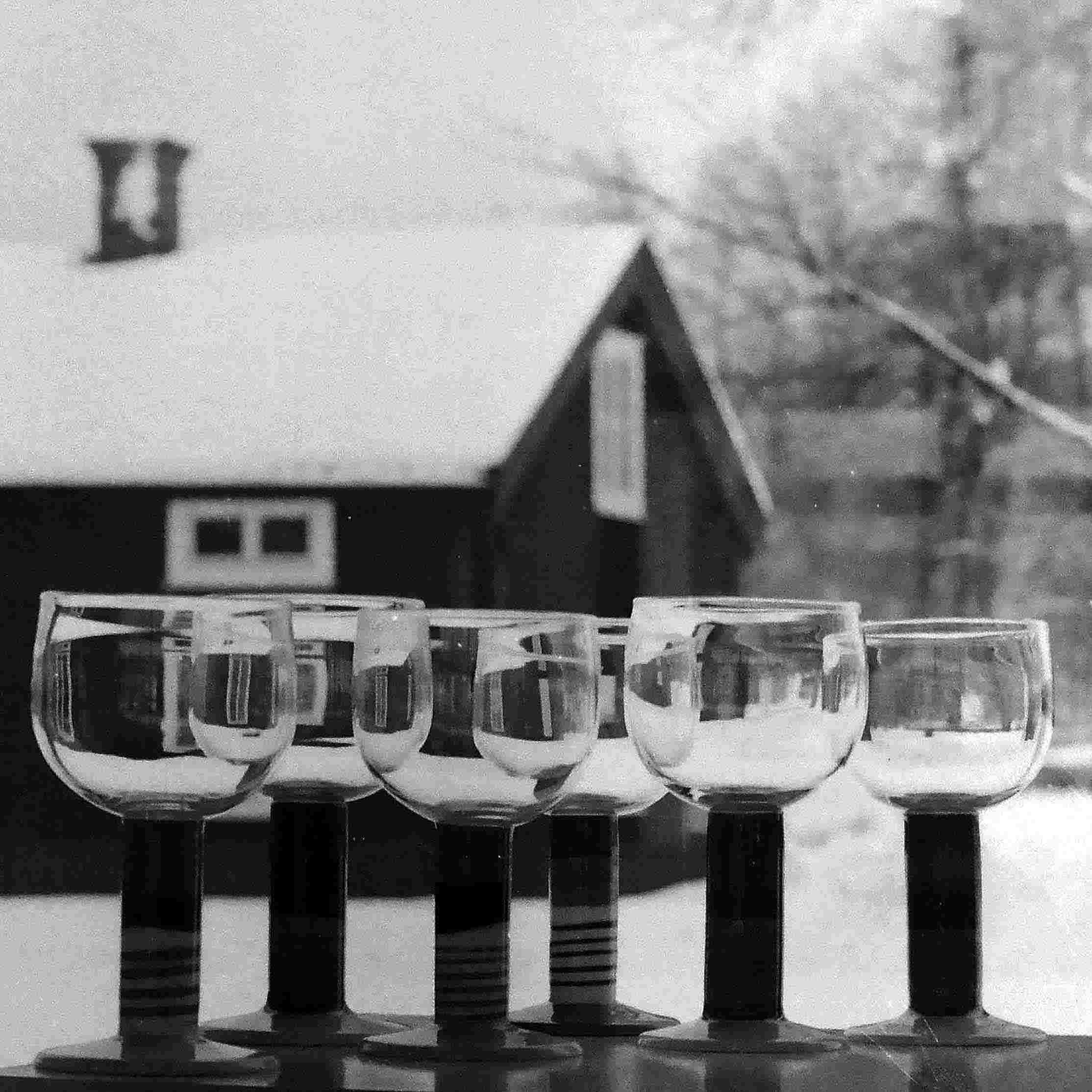 Popglaskollektion i utställningshallen i Orrefors. Foto: John Selbing.