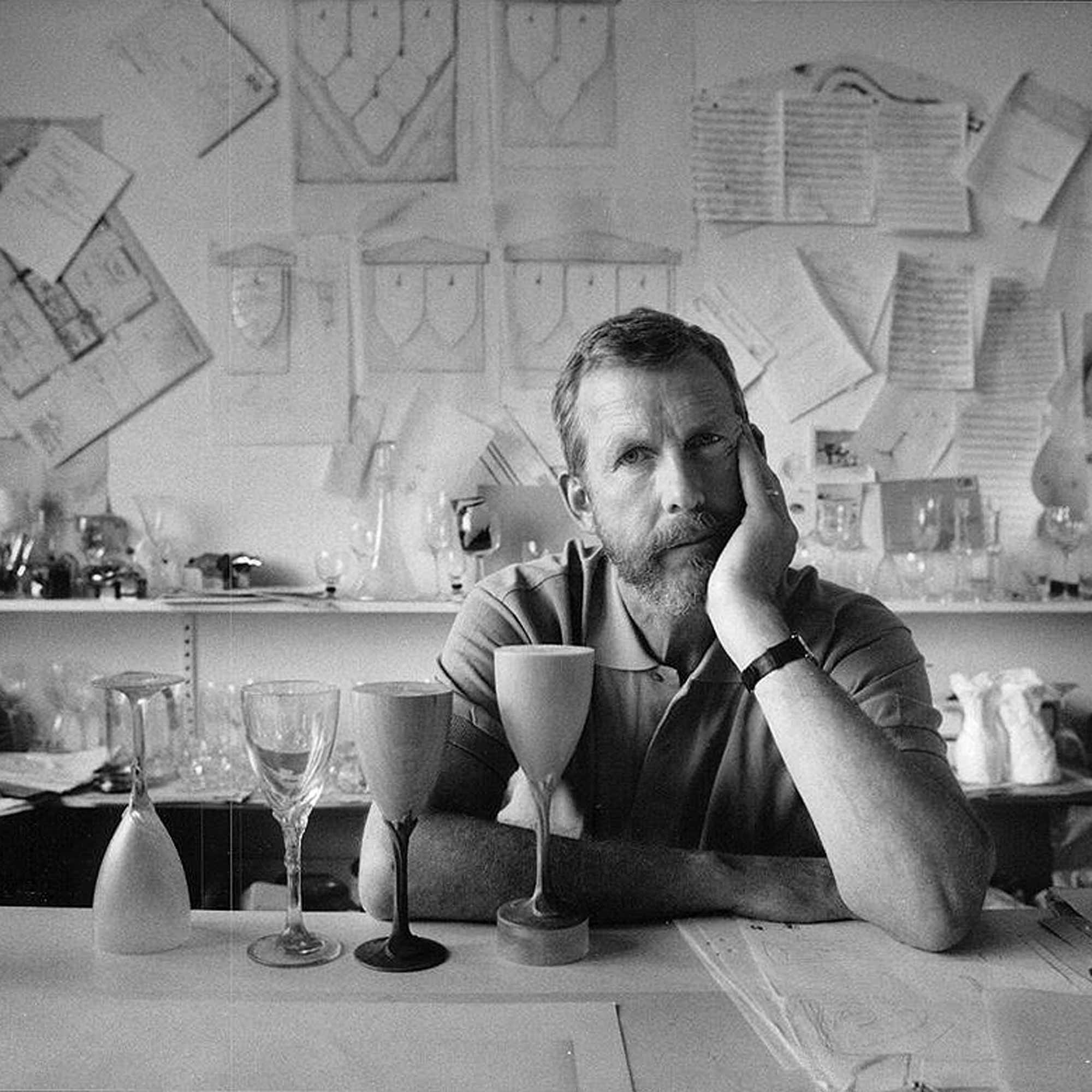 Gunnar Cyrén, pressfoto i ateljen, bostaden, 1989.