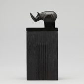 Noshörning i brons med träsockel, 1 av 48 höjd 175 cm, Sköna hem, 90-tal