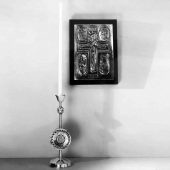 Ljusstake och liten altartavla i drivet silver, 50-tal