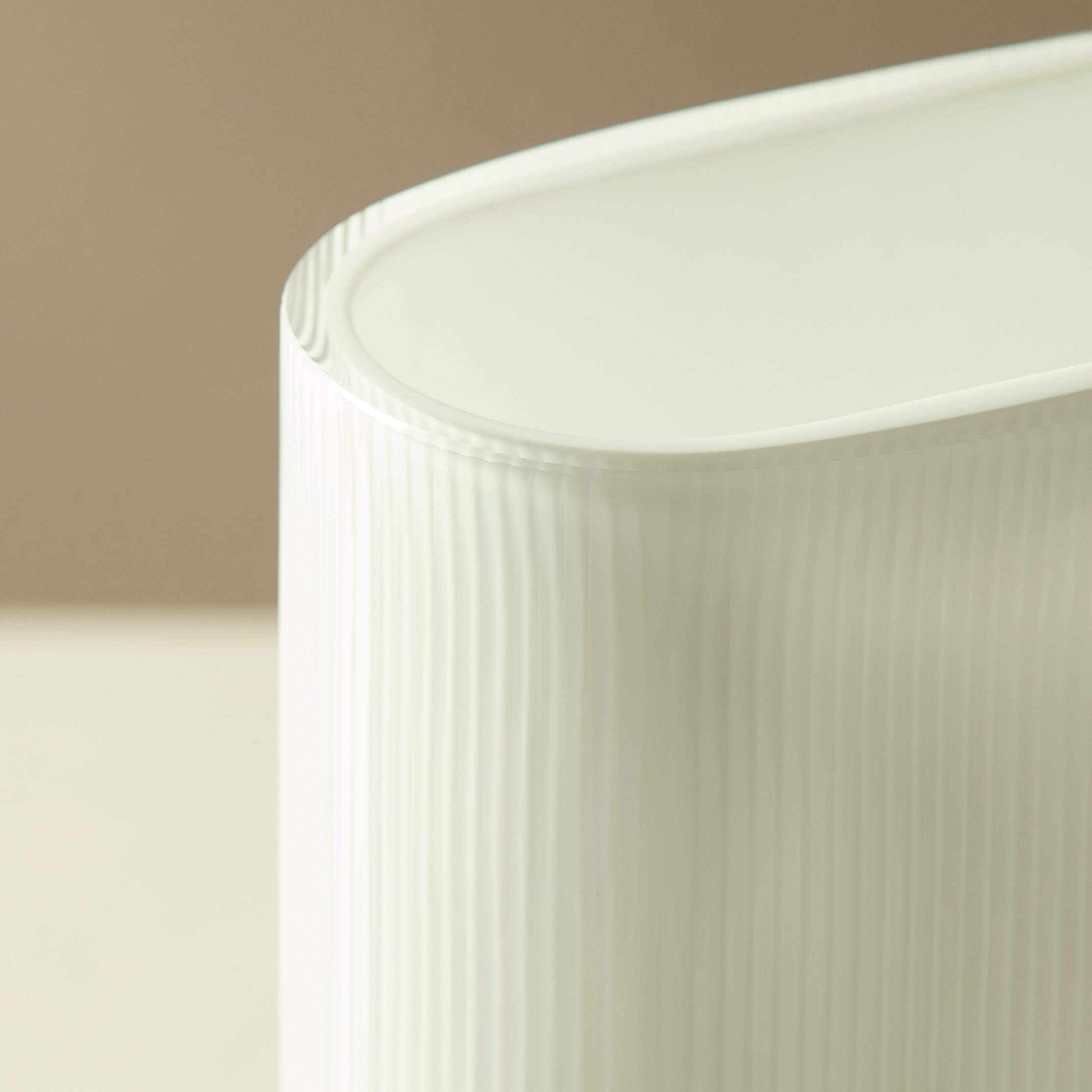 Arctic glass vase, detail edge, large white opaque. Nytillverkat 2018 av Warm Nordic A/S, Danmark
