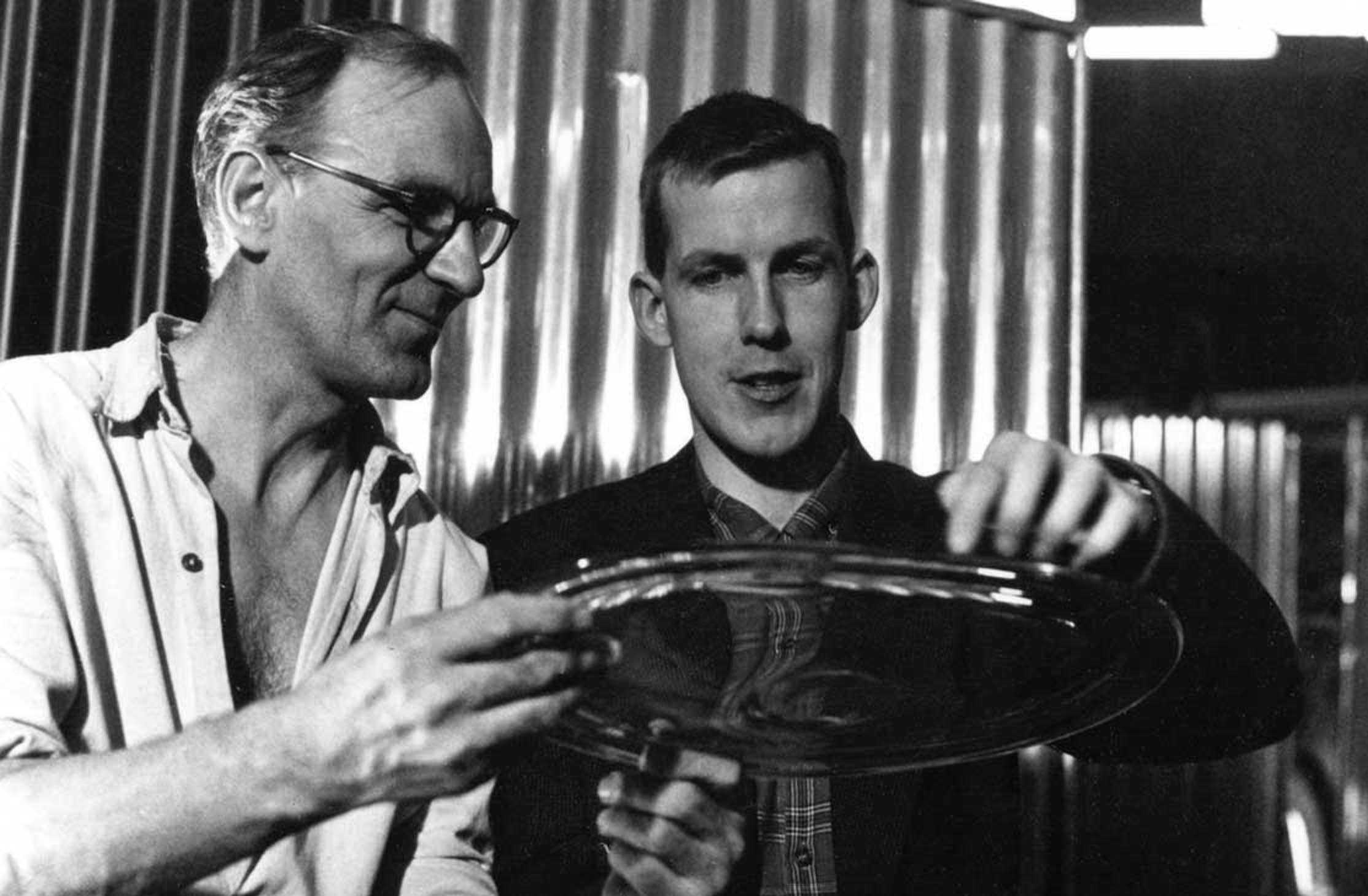 Glasblåsare Harald Andersson och Gunnar Cyrén 1960. Foto: John Selbing
