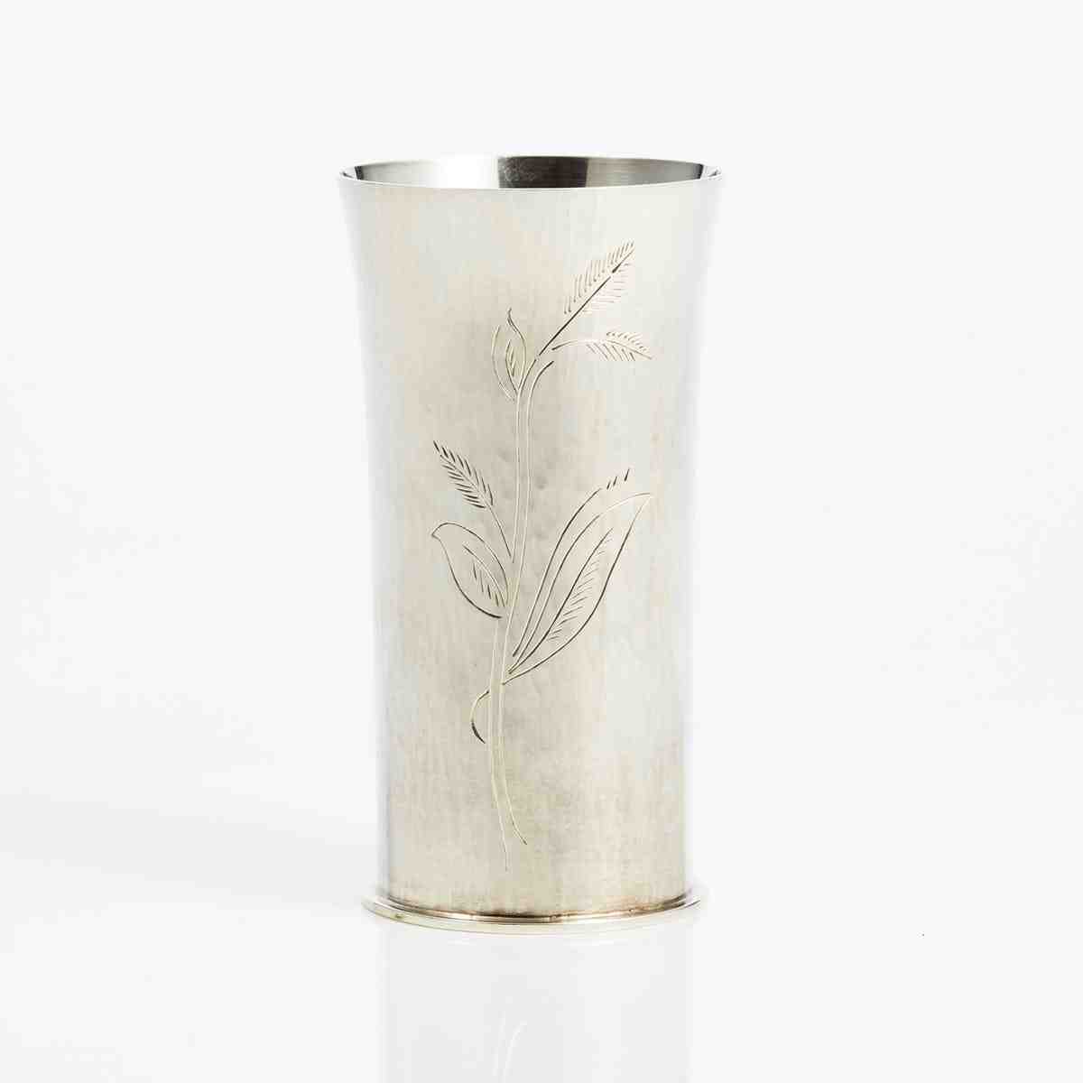 Vas i silver, cylindrisk, 2001 h: 93 cm, 140gr