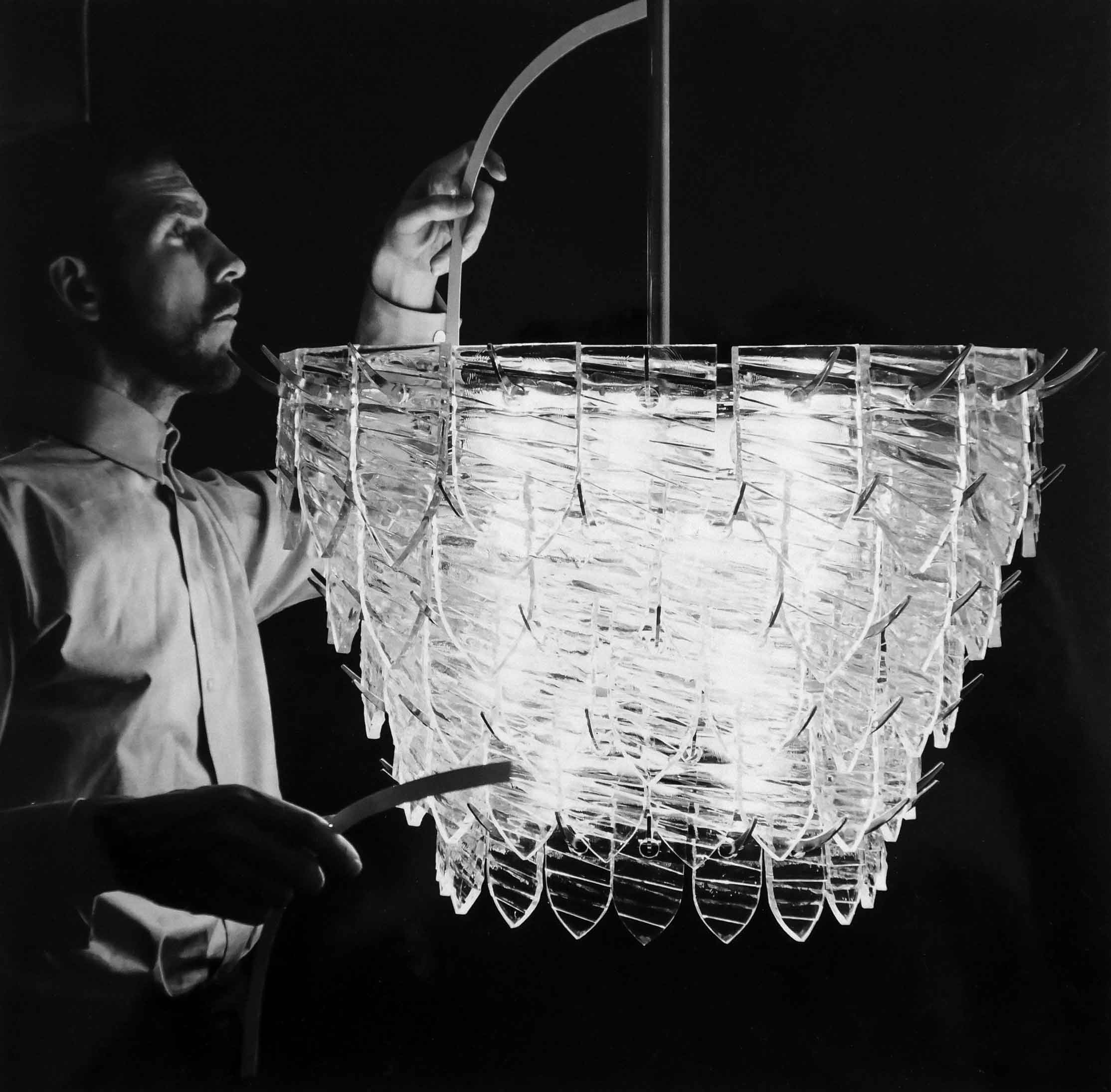 Ljuskrona, ursprunglig modell med långa upphängningskrokar, 1966, foto: John Selbing